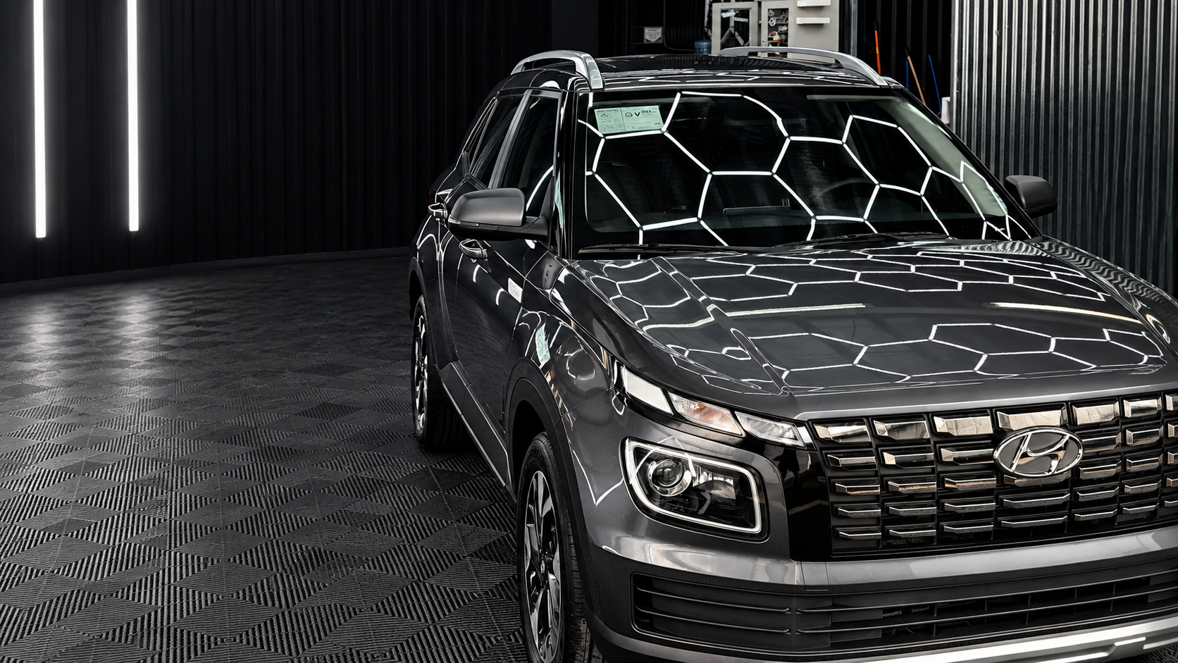Hyundai Venue trabajado por Glanz Detailing Studio, adaptado para la portada